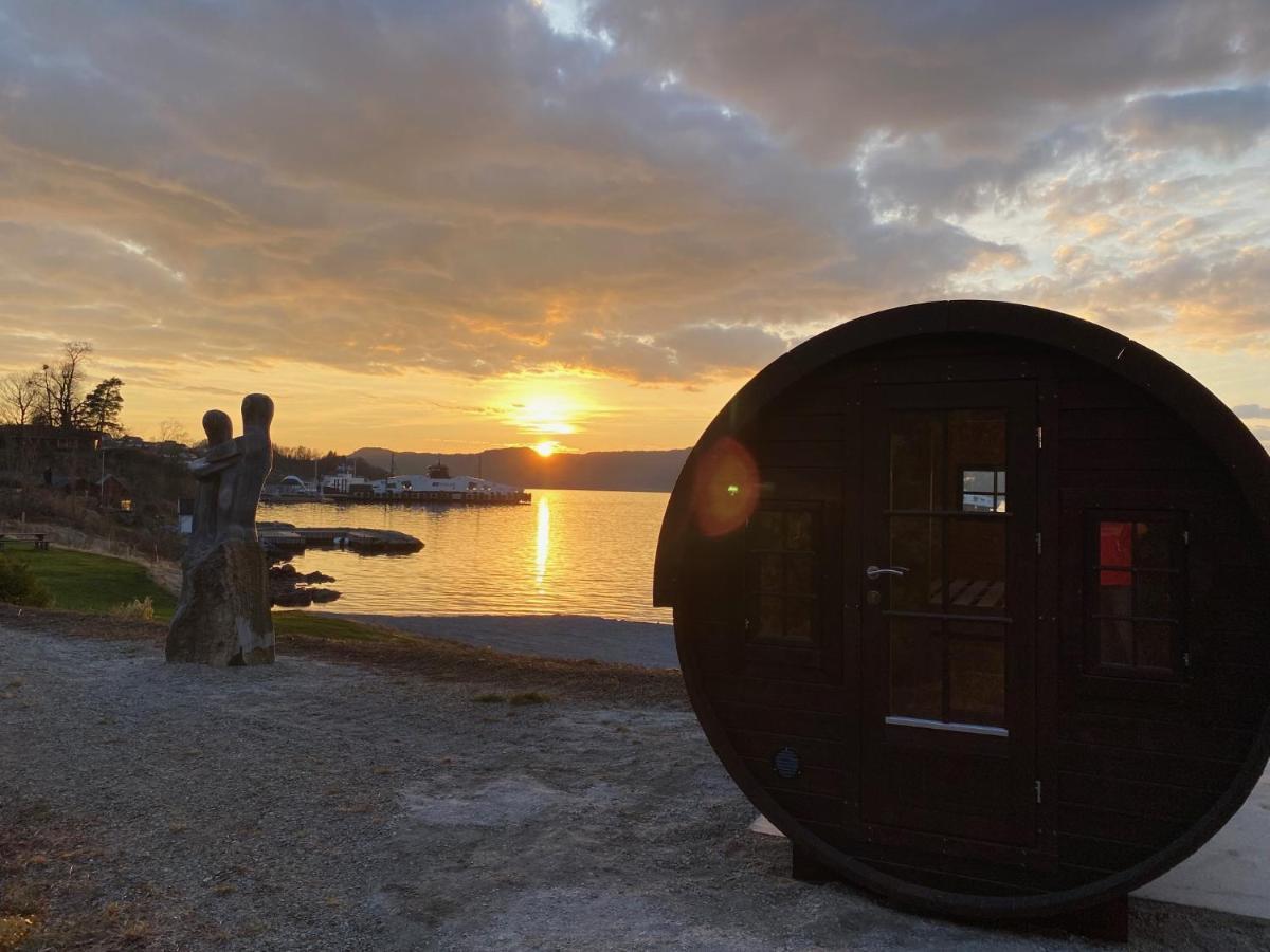 Sleeping Barrel Lodge Smaken Av Ryfylke Event As, Drives Ikke Som Hotell Hjelmeland Bagian luar foto