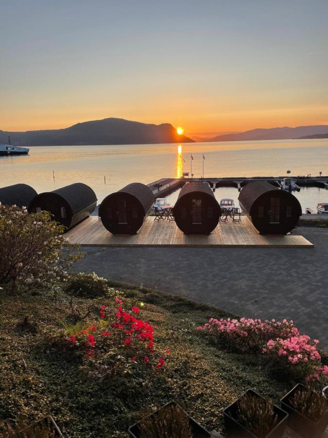 Sleeping Barrel Lodge Smaken Av Ryfylke Event As, Drives Ikke Som Hotell Hjelmeland Bagian luar foto