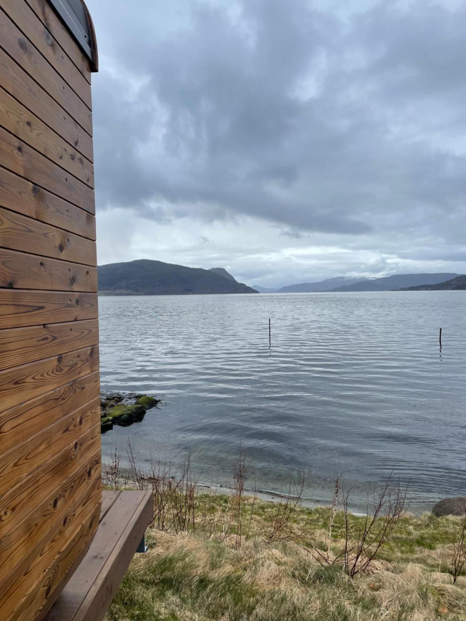Sleeping Barrel Lodge Smaken Av Ryfylke Event As, Drives Ikke Som Hotell Hjelmeland Bagian luar foto